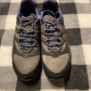 Columbia tennis shoes